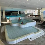 Sleep Service Mit Pool,sauna,fitness 圣恩吉玛
